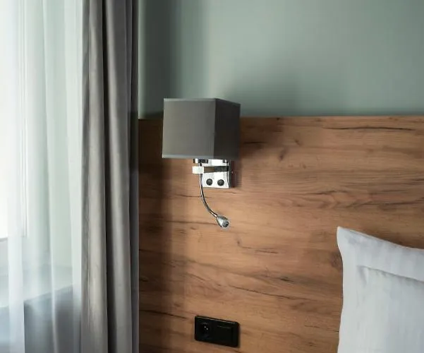 Ohana Space W Juracie 公寓式酒店 4*